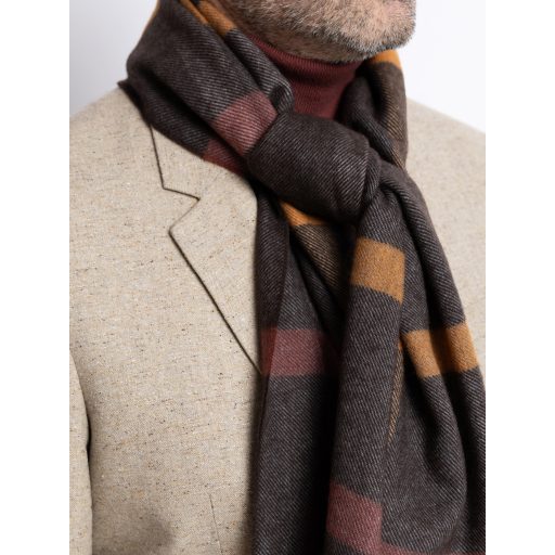 Fular din lana maro cu franjuri