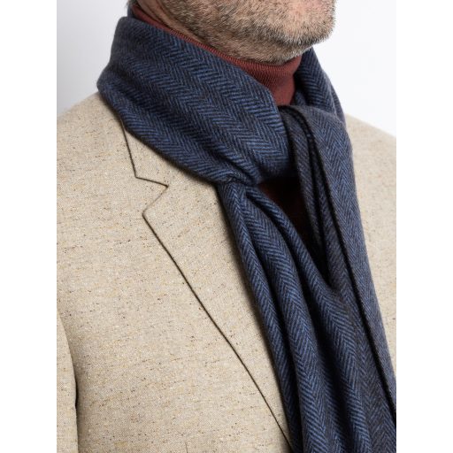 Fular din lana albastru cu franjuri