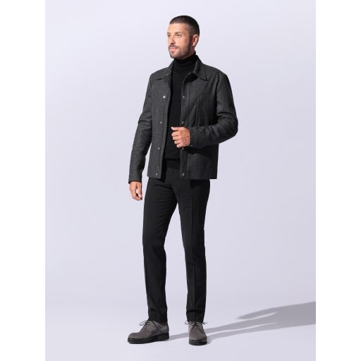 pulover negru barbati pe gat